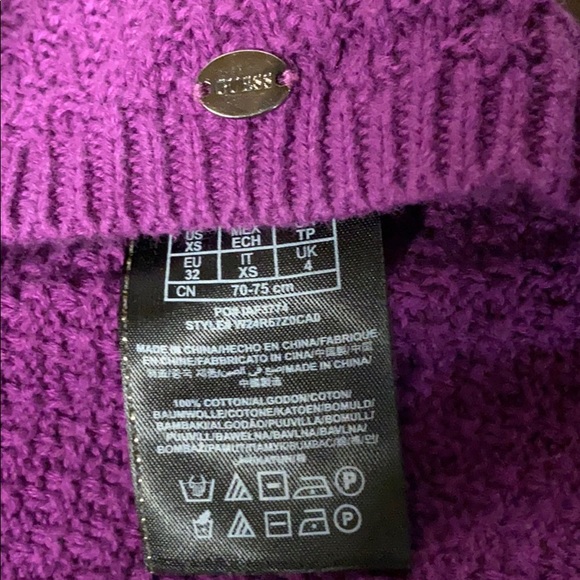 Guess vneck sweater XS - Picture 6 of 6